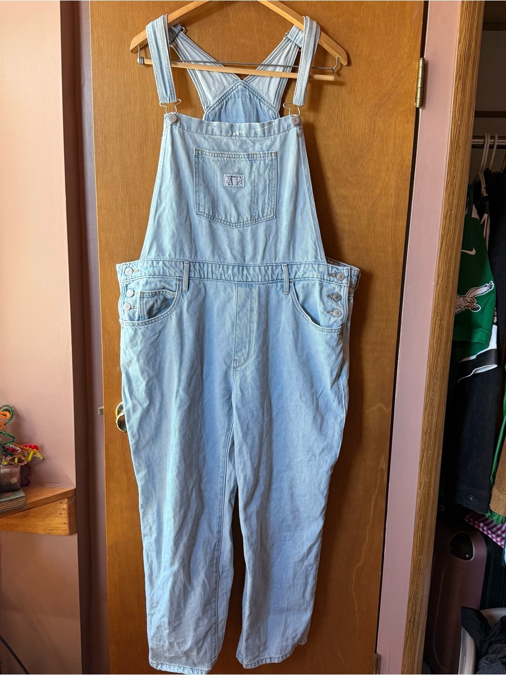 Light Wash Levi’s Overalls